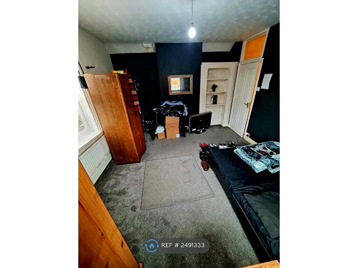 2 Bedroom Flat To Rent In Grovelands Road, Reading, RG30