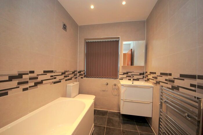 2 Bedroom Flat To Rent In Broomgrove Gardens, Edgware, HA8