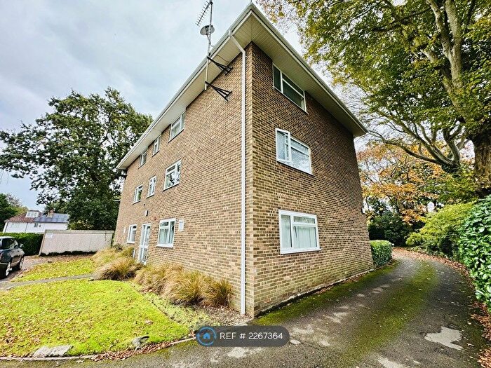 2 Bedroom Flat To Rent In Stirling Court, Bournemouth, BH8