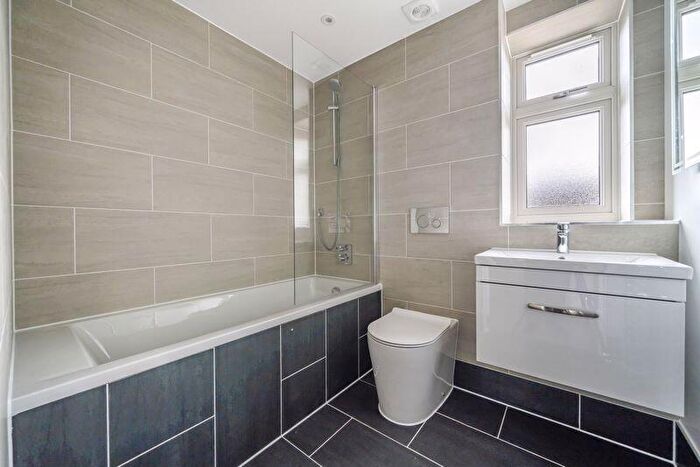 2 Bedroom Flat To Rent In Bladon Close, Oxford, OX2