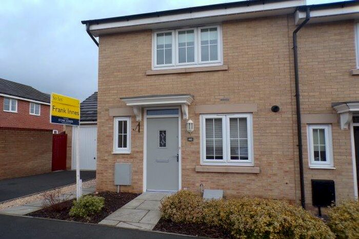 3 Bedroom Town House To Rent In William Brown Square, Chesterfield, S40