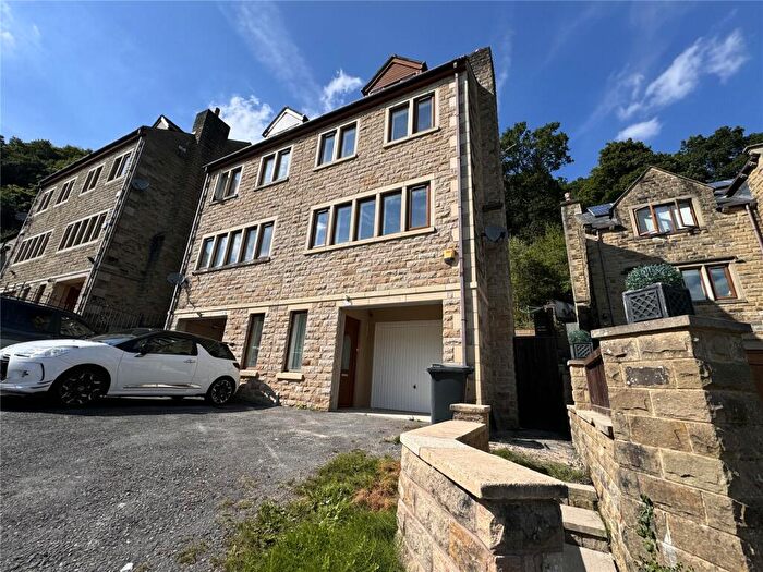 4 Bedroom Semi-Detached House To Rent In Parkside Road, Todmorden, West Yorkshire, OL14