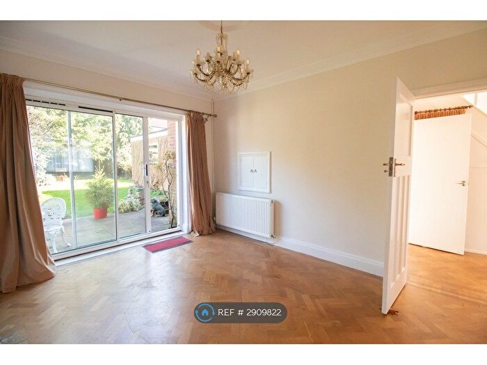 3 Bedroom Semi Detached House To Rent In Carisbrooke Road, Leicester, LE2