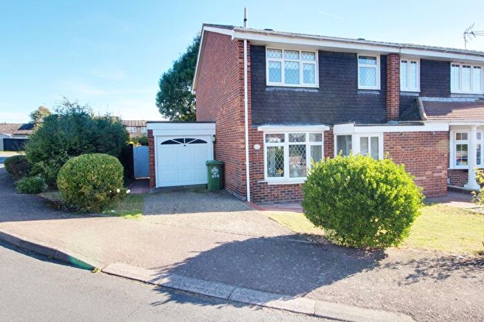 3 Bedroom Semi-Detached House For Sale In Frensham, West Cheshunt, EN7