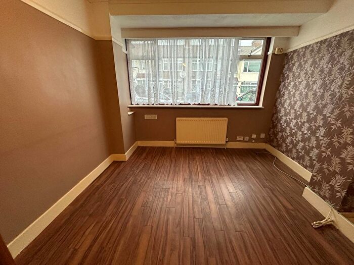 4 Bedroom Terraced House To Rent In Hamden Crescent, Dagenham, RM10