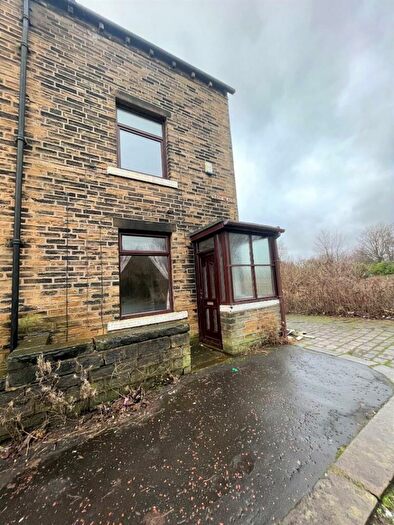 3 Bedroom Terraced House To Rent In Bath Place, Boothtown, Halifax, HX3