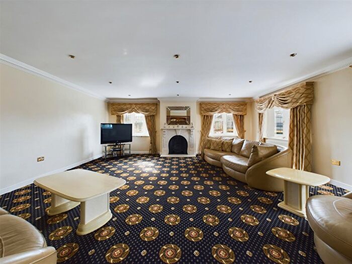 6 Bedroom Property To Rent In Peeks Brook Lane, Horley, RH6