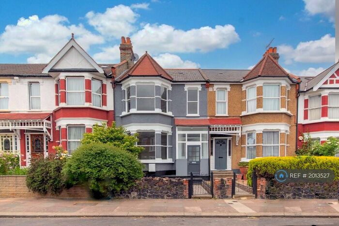 4 Bedroom Terraced House To Rent In Squires Lane, London, N3