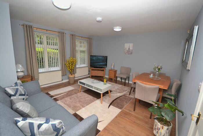 2 Bedroom Flat To Rent In Sheridan Way, Sherwood, Nottingham, NG5