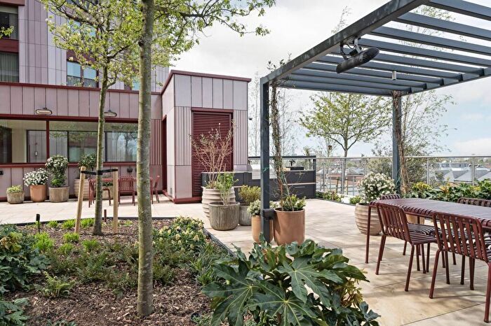 2 Bedroom Flat To Rent In Selbourne Road, Walthamstow, E17