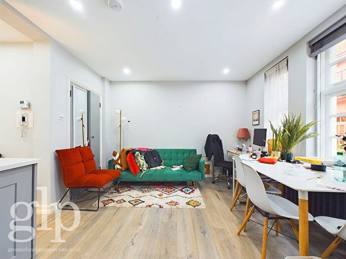 Studio To Rent In Fouberts Place, London, Greater London, Soho, W1F