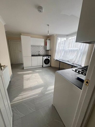 2 Bedroom Flat To Rent In Clements Road, E6