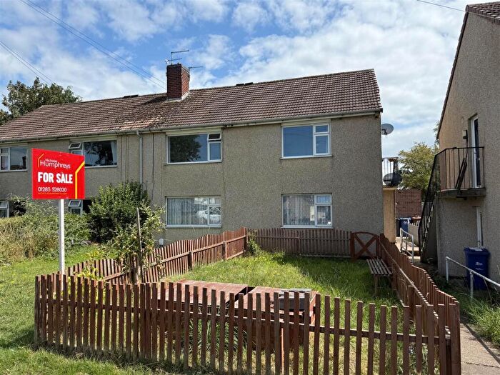 2 Bedroom Apartment For Sale In Manor Crescent, Burton-On-Trent, DE15