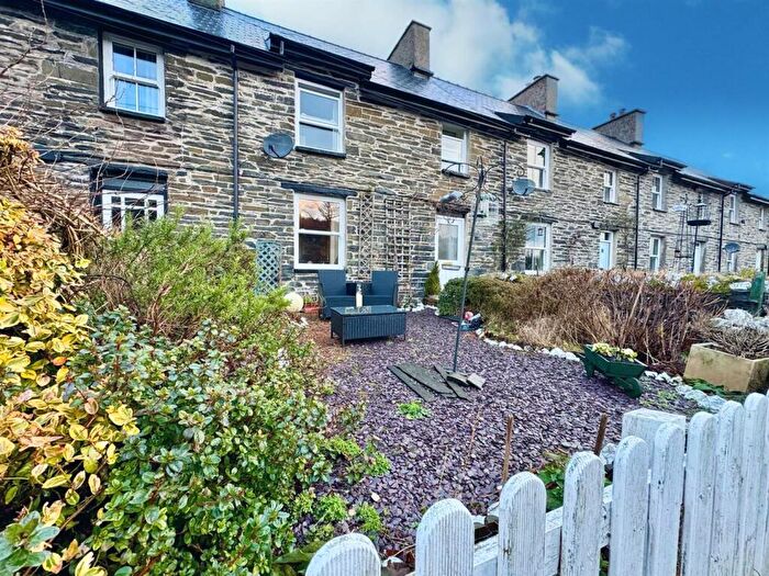 3 Bedroom House For Sale In Prince Llewelyn Terrace, Dolwyddean, LL25