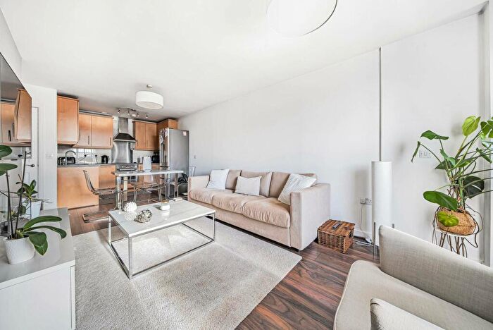 2 Bedroom Flat To Rent In Whitestone Way, Croydon, CR0