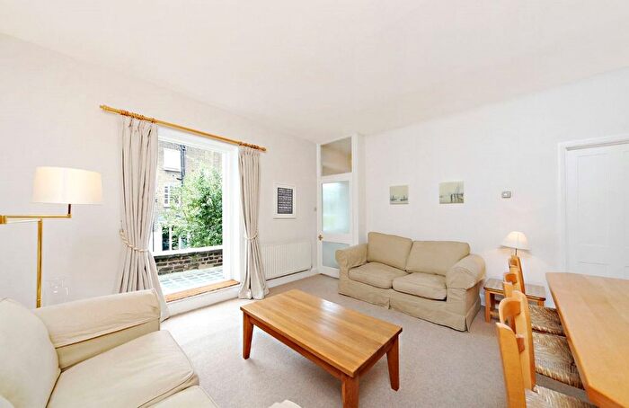 1 Bedroom Flat To Rent In Lucerne Mews, Kensington, London, W8
