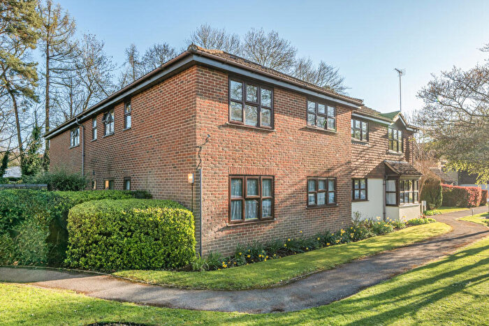 1 Bedroom Apartment For Sale In Eastwick Park Avenue, KT23