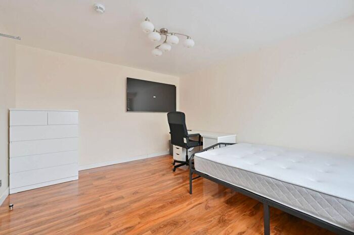 6 Bedroom Semi-Detached House To Rent In Uxbridge Road, , Hatch End, Pinner, HA5