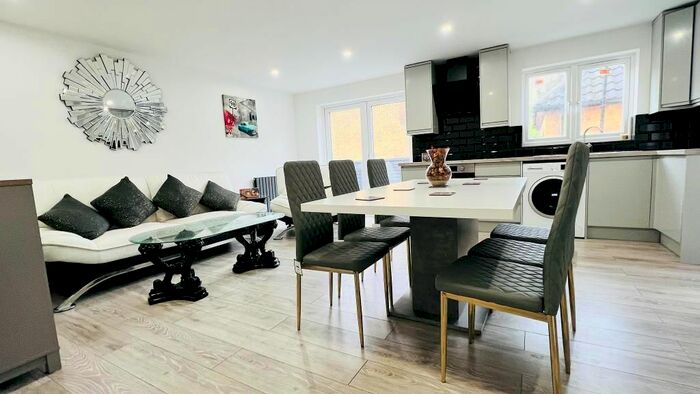 6 Bedroom Detached House To Rent In Tolgate Road, Beckton, London, E6