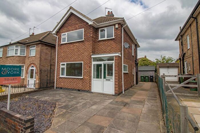 3 Bedroom Detached House For Sale In Briargate Drive, Birstall, LE4