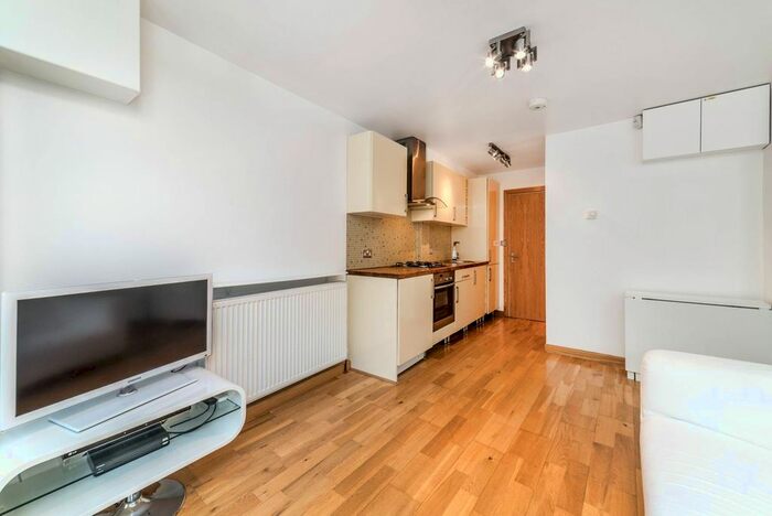 1 Bedroom Flat To Rent In Whitecross Street, Clerkenwell, London, EC1Y