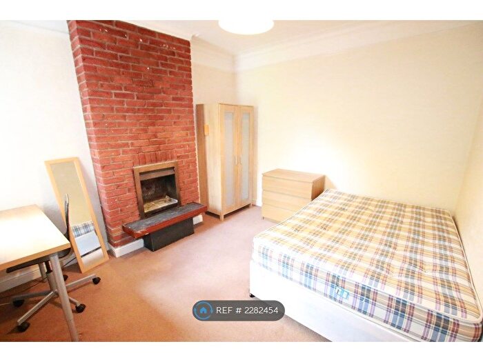 4 Bedroom Terraced House To Rent In St. Peters Road, Reading, RG6