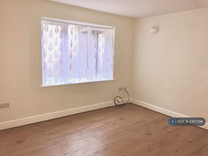 1 Bedroom Flat To Rent In Vineys Yard, Bruton, BA10