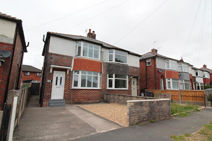 3 Bedroom Semi-Detached House For Sale In Earnshaw Drive, Leyland, Lancashire, PR25
