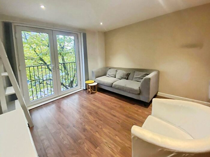 2 Bedroom Flat To Rent In Alto, Sillavan Way, City Centre, Salford, M3