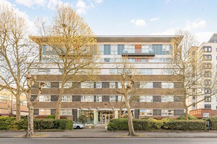 2 Bedroom Flat To Rent In London Road, London, SW16