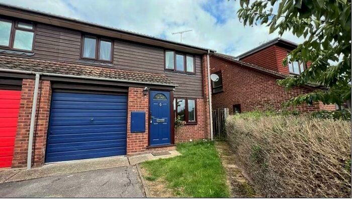 3 Bedroom End Of Terrace House To Rent In Wokingham, Berkshire, RG41