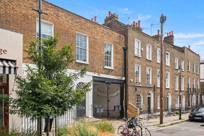 3 Bedroom Apartment To Rent In Charlton Place, London, N1