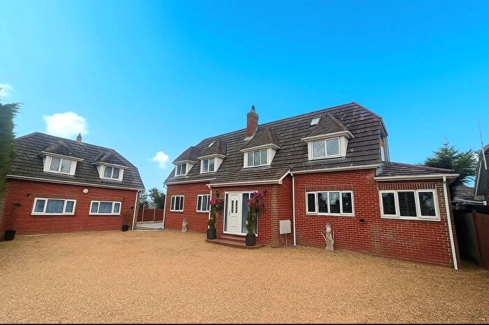 5 Bedroom Detached House For Sale In Higham Road, Rochester, Kent, ME3