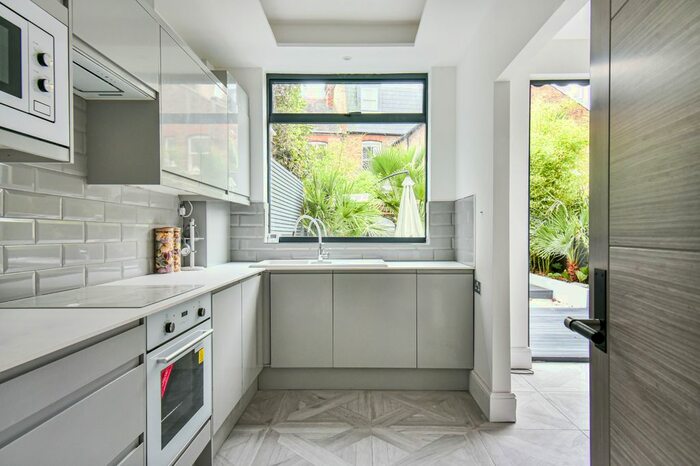 4 Bedroom Terraced House To Rent In Kings Avenue, London, SW4