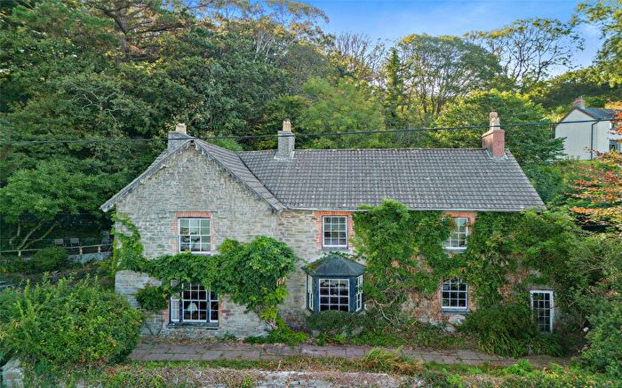 4 Bedroom Detached House For Sale In Ferryside, Carmarthenshire, SA17