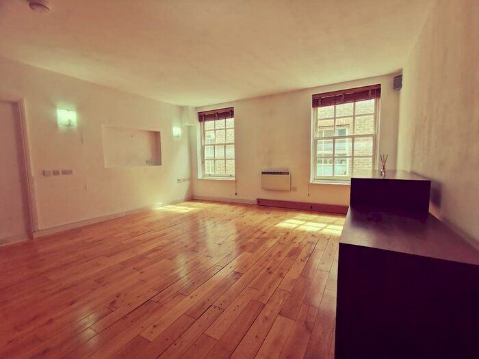 2 Bedroom Flat To Rent In Stoke Newington High Street, London, N16