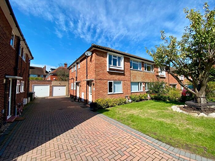 2 Bedroom Flat To Rent In Hereford Close, Epsom, KT18