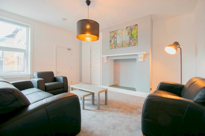 6 Bedroom Maisonette To Rent In Buston Terrace, Jesmond, Newcastle Upon Tyne, NE2