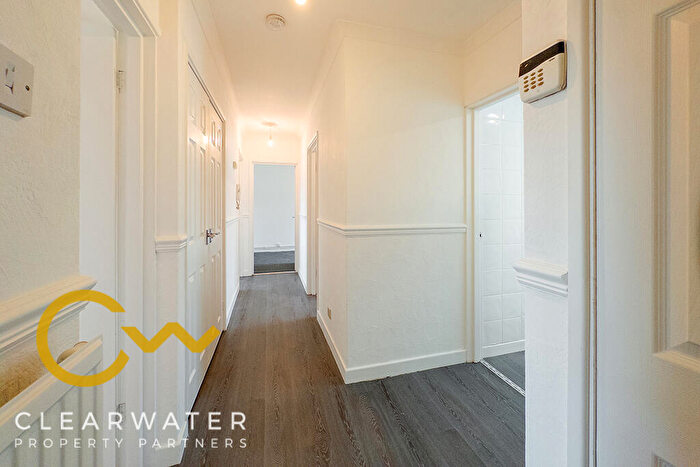 2 Bedroom Flat To Rent In Canterbury Gardens, Salford, M5