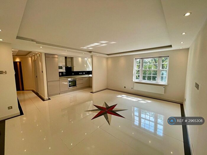1 Bedroom Flat To Rent In Princes Road, Weybridge, KT13