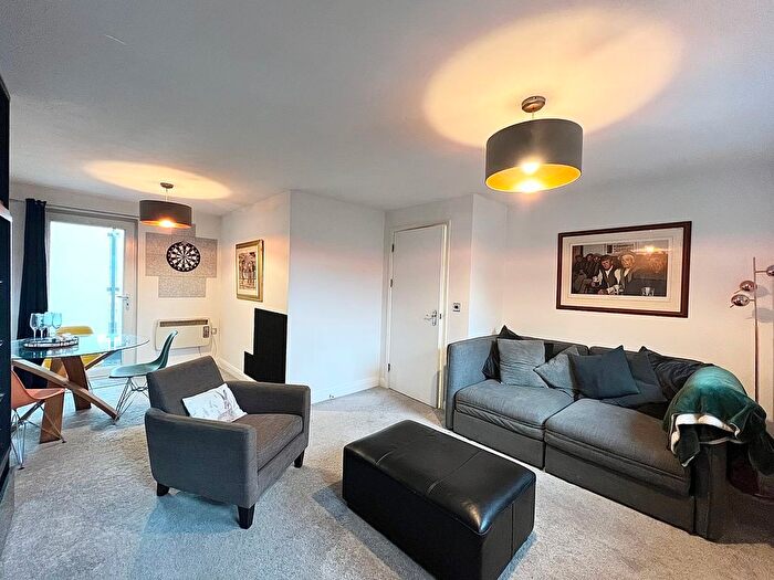 3 Bedroom Flat To Rent In Eccles Fold, Manchester, M30