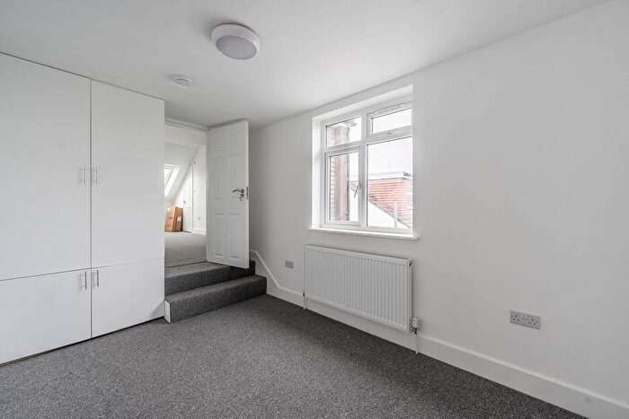 1 Bedroom Flat To Rent In Graham Road, Harrow Weald, Harrow, HA3
