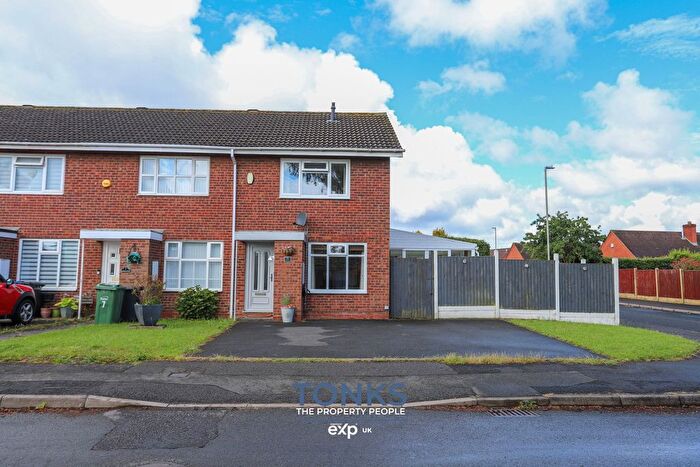 2 Bedroom End Of Terrace House For Sale In Chiltern Close, Halesowen, B63