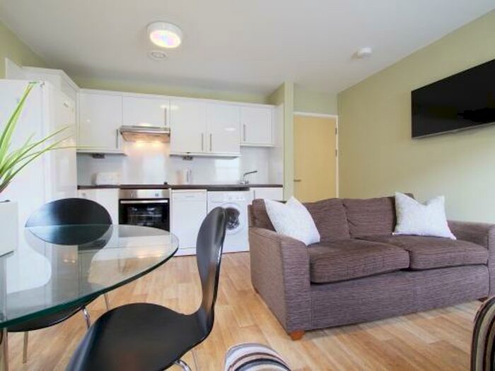 4 Bedroom Flat To Rent In The Tannery, Exeter, EX4