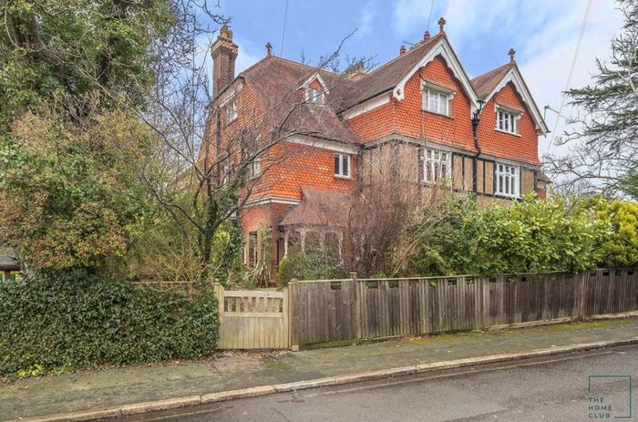 2 Bedroom Flat To Rent In Warren Road, Guildford, GU1