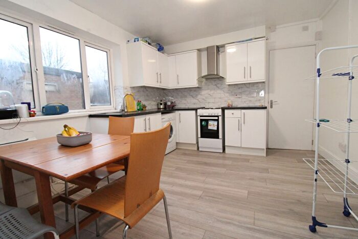 2 Bedroom Flat To Rent In Bury Park Road, Luton, LU1