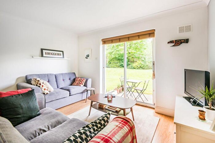 1 Bedroom Flat To Rent In Great Heathmead, Wilton House Great Heathmead, RH16