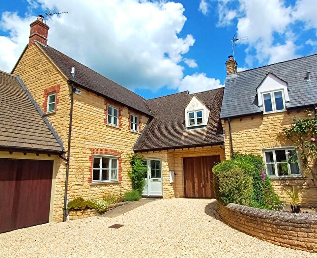 4 Bedroom Village House For Sale In West Street, Kingham, OX7