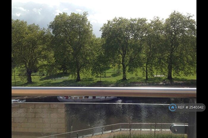 2 Bedroom Flat To Rent In Essex Wharf, London, E5