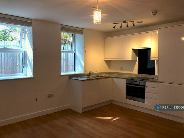 Studio To Rent In Porters Wood, St. Albans, AL3